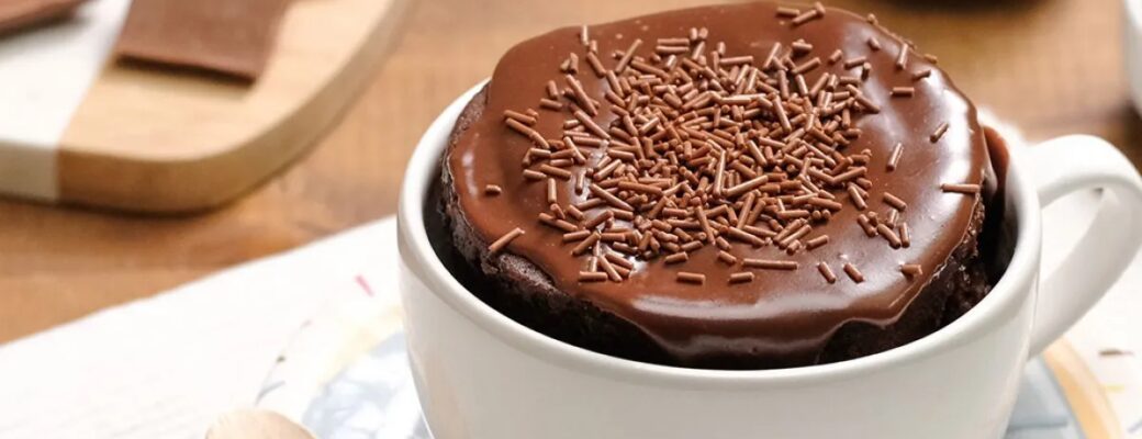 Bolo De Caneca Chocolate Fácil Micro-ondas é Uma Receita Rápida E Deliciosa Para Matar A...