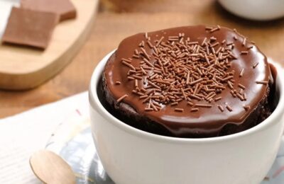 Bolo De Caneca Chocolate Fácil Micro-ondas é Uma Receita Rápida E Deliciosa Para Matar A...