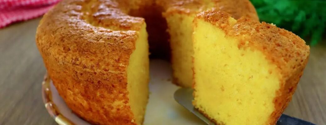 Bolo De Fubá Com Leite Quente Muito Fofinho E Fácil De Fazer....
