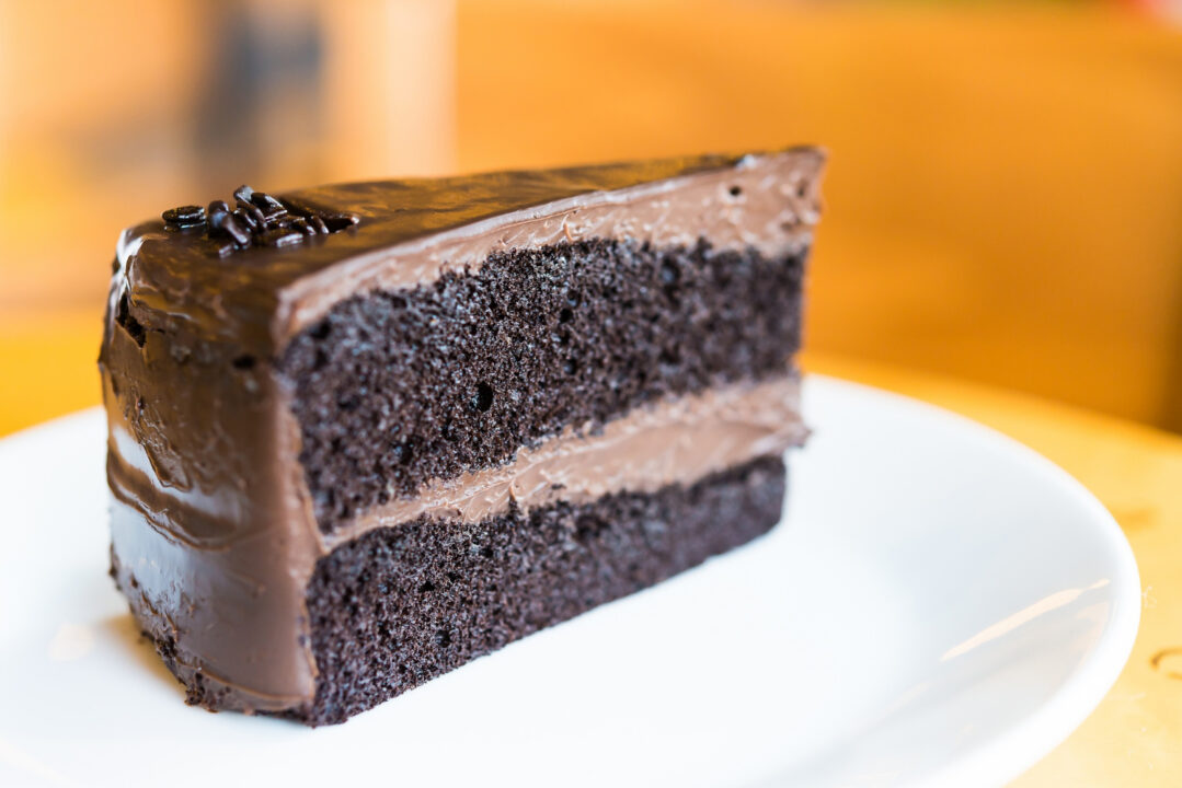 Bolo de chocolate com água quente igual da casa da vó