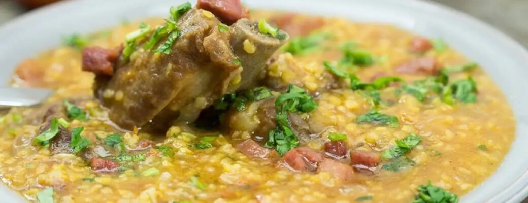 Canjiquinha Cremosa Com Costelinha De Porco Deliciosa: Aprenda A Fazer Essa Receita Reconfortante E Saborosa...