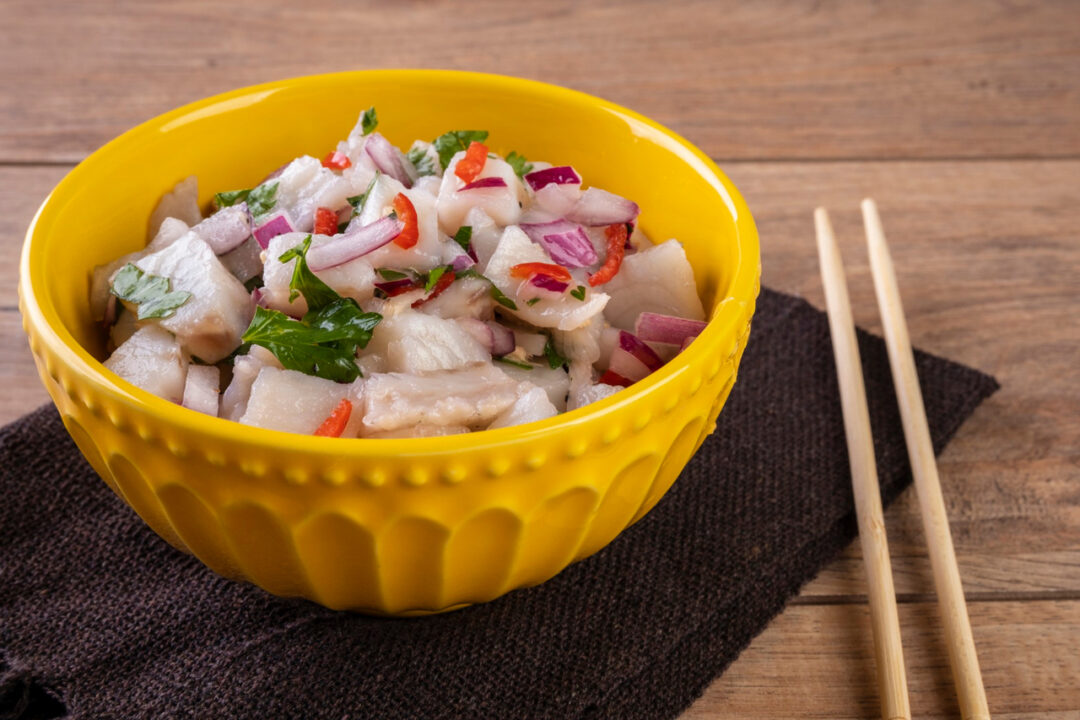 Ceviche de camarão refrescante, cítrico e perfeito para dias quentes