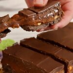 Receita Da Clássica Torta De Manteiga Escocesa Com Camadas De Caramelo E Chocolate....