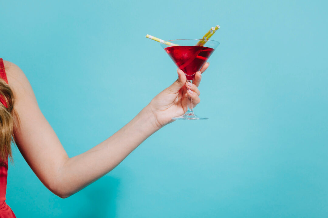 Cosmopolitan um Drink Clássico Sofisticado e Perfeito para Noites Elegantes e Reuniões Especiais