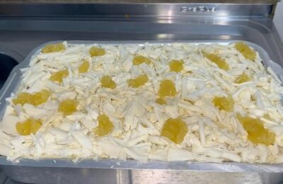 Descubra Esse Bolo Gelado De Abacaxi Na Travessa