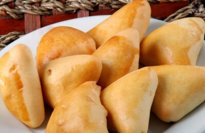 A Esfiha De Carne Refogada Fofinha Simples E Deliciosa é Perfeita Para Festas E Lanches...