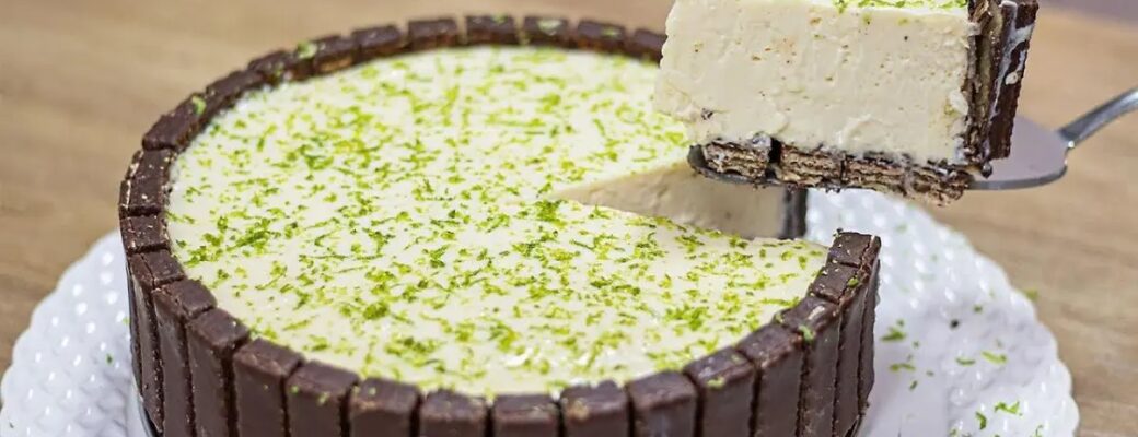 Torta Cremosa Com Base De Bis E Mousse De Limão Simples E Gelada....