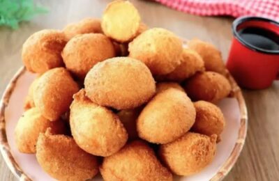 Bolinho Simples, Crocante Por Fora E Macio Por Dentro....