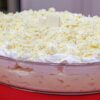 Receita Cremosa De Gelado De Abacaxi Com Cobertura De Chantilly E Chocolate Branco....