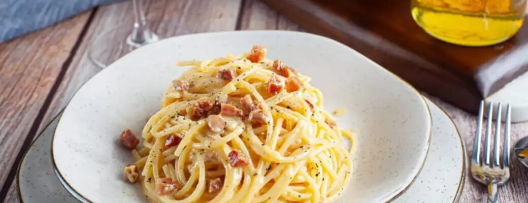 Macarrão Carbonara Cremoso Fácil De Fazer Hoje: Aprenda Essa Receita Deliciosa E Rápida Com Bacon,...