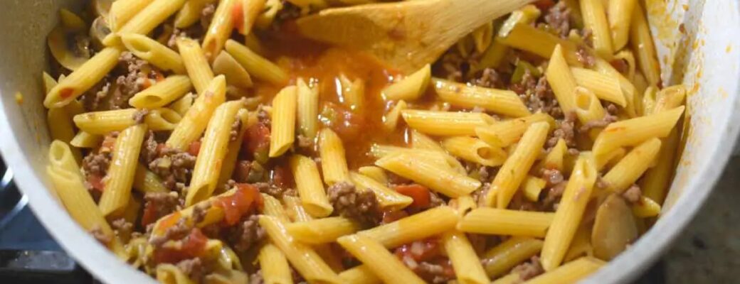 Macarrão Com Carne Moída Cremoso Na Panela
