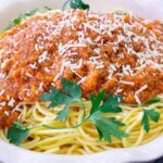 Macarrão De Domingo Com Molho Caseiro Perfeito Traz Frango Dourado E Molho Rústico Com Tomate...