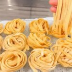 Massa De Macarrão Caseira Com Apenas Dois Ingredientes é Prática, Econômica E Perfeita Para Qualquer...
