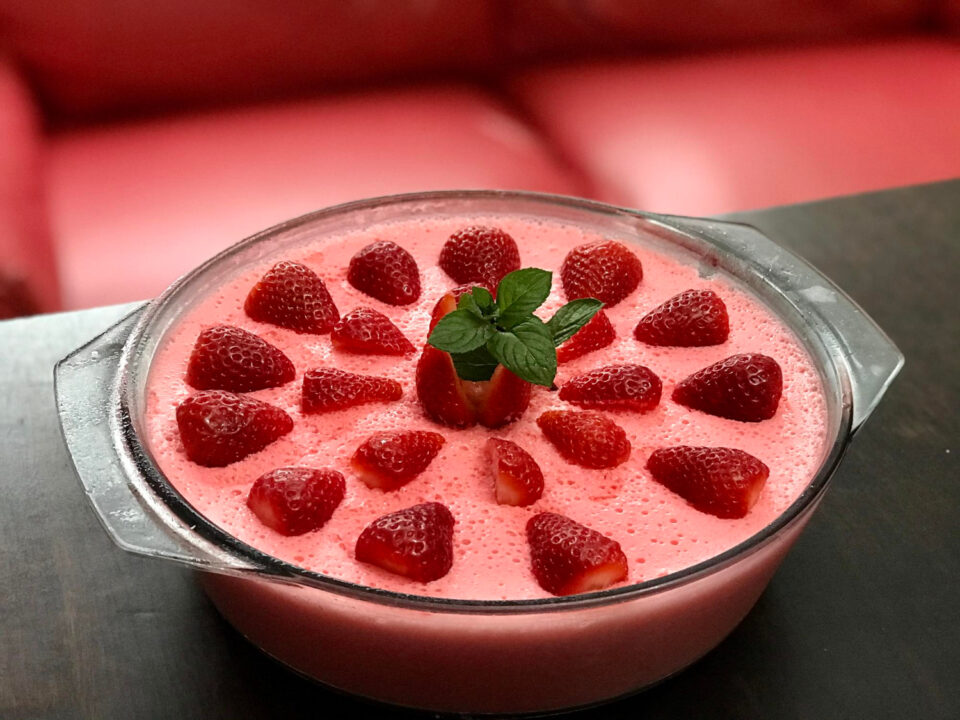 Receita Fácil de Mousse de Morango com Tang e Leite Condensado
