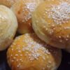 O Pão De Hambúrguer Caseiro Fofinho Com Gergelim é Perfeito Para Lanches. Aprenda A Fazer...