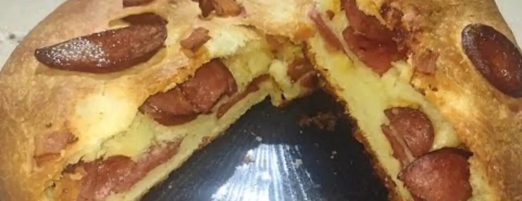 O Pão Folar De Páscoa Recheado Com Calabresa é Uma Receita Portuguesa Com Massa Leve,...