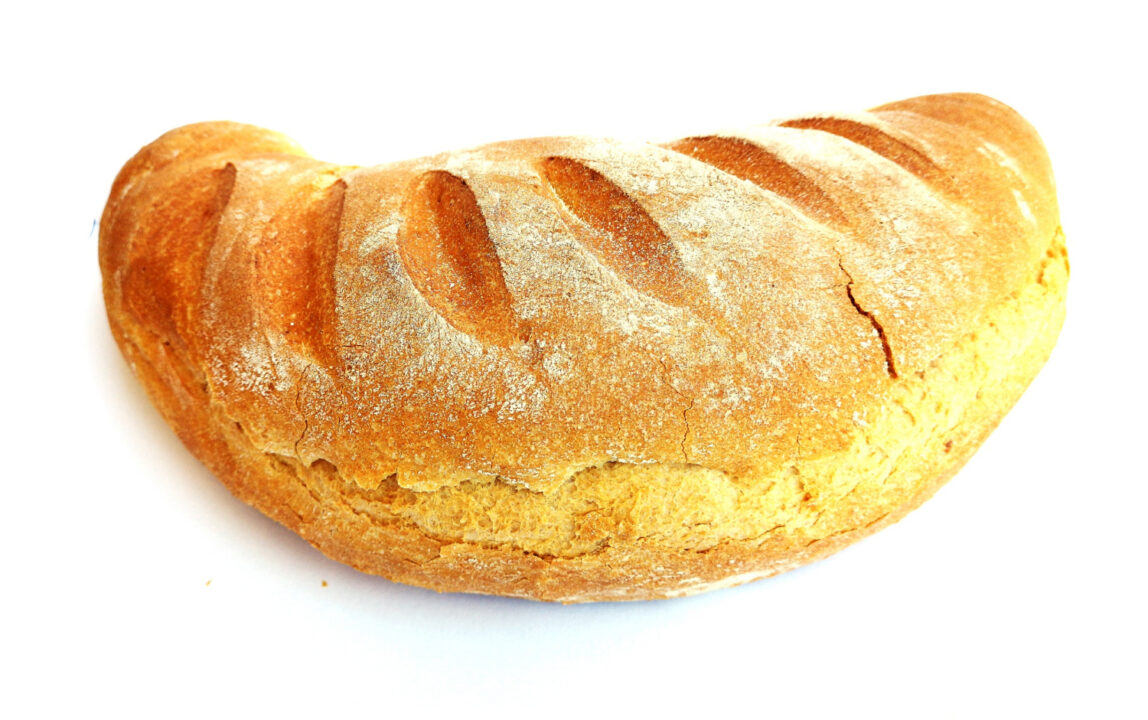 Pão de milho batido com textura macia e sabor caseiro