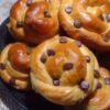 O Pãozinho Caseiro Com Gotas De Chocolate é Perfeito Para O Lanche Da Tarde, Com...