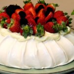 Pavlova Perfeita Com Creme E Frutas