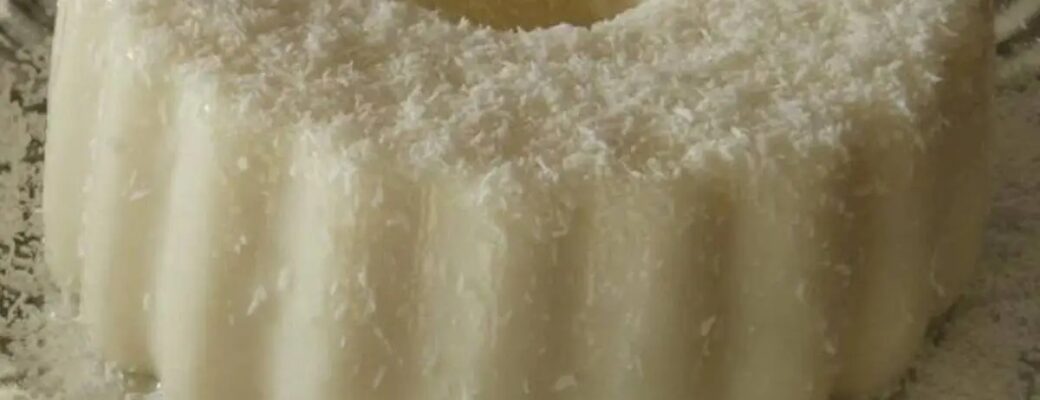 Sobremesa De Gelatina Com Coco E Leite Condensado é Fácil, Econômica E Deliciosa. Feita Com...