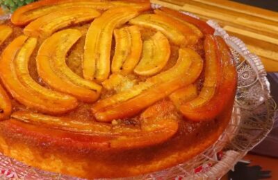 Receita Fácil E Deliciosa De Bolo De Banana Caramelizado Com Massa Amanteigada....