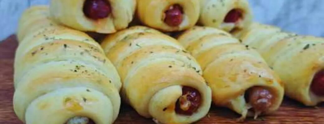 Lanche Caseiro Com Linguiça E Queijo Que Derrete Na Boca....