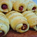 Lanche Caseiro Com Linguiça E Queijo Que Derrete Na Boca....