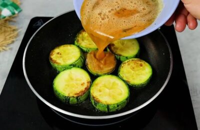 A Receita Abobrinha Com Ovos E Queijo Derretido Mostra Como Preparar Um Prato Leve E...
