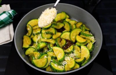 Abobrinha Com Parmesão E Farinha Deliciosa E Crocante é Leve, Fácil De Preparar E Cheia...