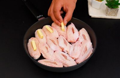 Asas De Frango Com Molho Agridoce Irresistível São Crocantes, Suculentas E Fáceis De Fazer. Experimente...