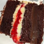 Bolo Tentação De Chocolate Com Ninho E Morango