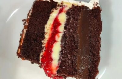 Bolo Tentação De Chocolate Com Ninho E Morango