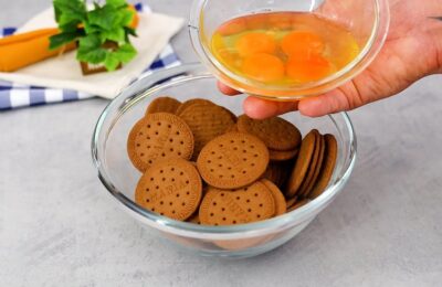 O Bolo De Biscoito Chocolate Fácil E Incrível é Uma Receita Rápida Que Transforma Ingredientes...