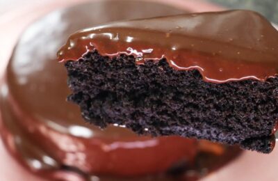 Receita Fácil De Bolo De Biscoito Com Chocolate, Sem Ovos E Com Poucos Ingredientes....