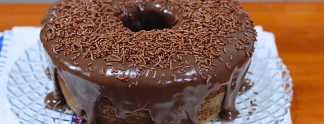 Bolo De Chocolate Com Nescau Fofinho E Cobertura Cremosa