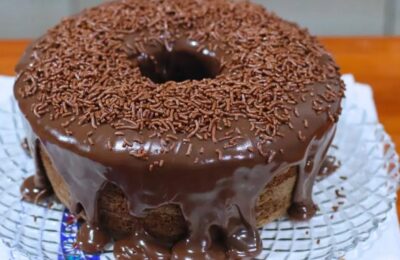 Bolo De Chocolate Com Nescau Fofinho E Cobertura Cremosa
