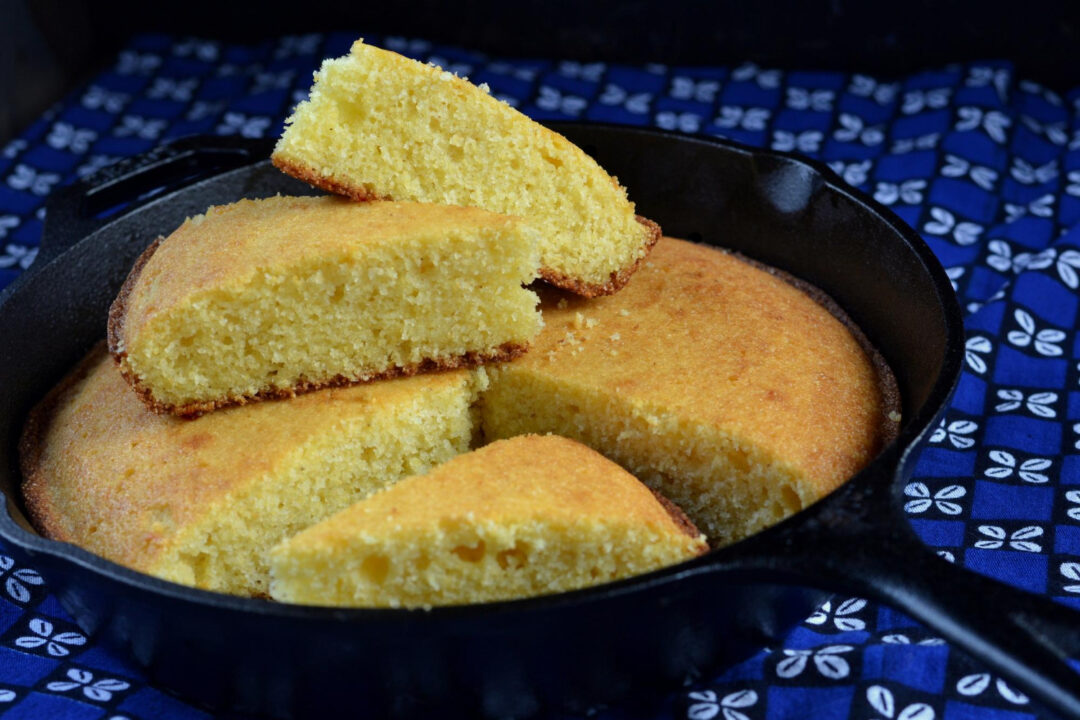Bolo de Flocão que Tem Sabor de Fazenda e Aconchego