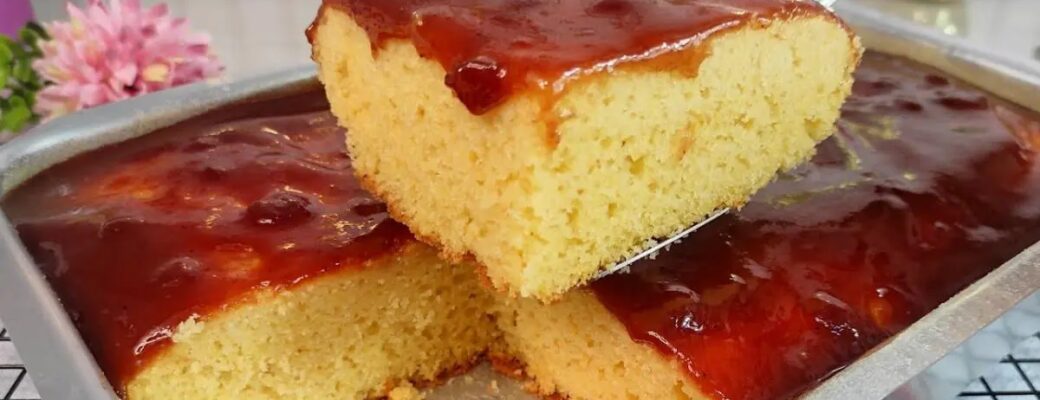 Bolo De Fubá Simples, Fofinho E Com Cobertura Cremosa De Goiabada....