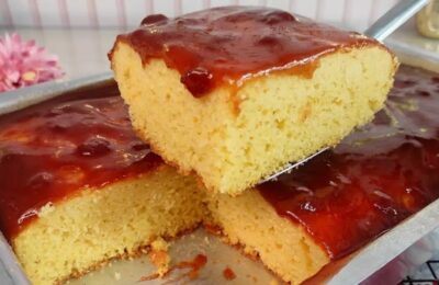 Bolo De Fubá Simples, Fofinho E Com Cobertura Cremosa De Goiabada....