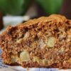 O Bolo De Maçã Com Nozes E Uvas Passas é Fofinho, Aromático E Delicioso. Receita...