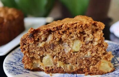O Bolo De Maçã Com Nozes E Uvas Passas é Fofinho, Aromático E Delicioso. Receita...