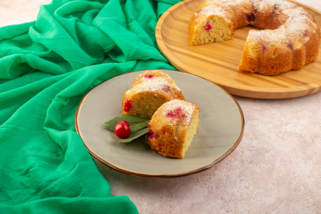Bolo de fubá com 3 ingredientes que lembra o lanche da tarde da vovó