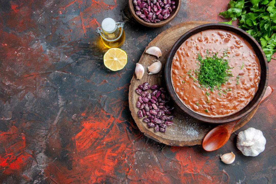 Caldo de feijão batido no liquidificador que aquece o coração
