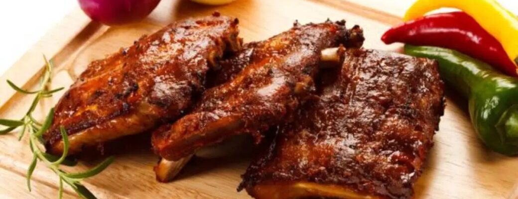 Costelinha Suína Assada Com Cebola No Forno é Uma Receita Simples E Deliciosa Para Surpreender...