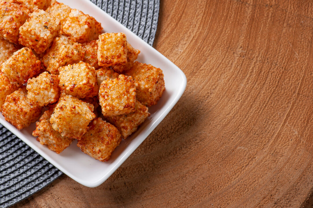 Dadinho de tapioca crocante por fora e macio por dentro com queijo coalho e sabor irresistível