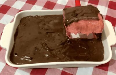 Mousse De Morango Com Ganache De Chocolate Fácil E Irresistível....