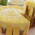 Uma Sobremesa Elegante Com Camadas De Brigadeiro E Creme De Leite Ninho....