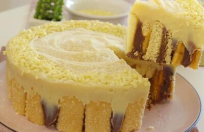 Uma Sobremesa Elegante Com Camadas De Brigadeiro E Creme De Leite Ninho....