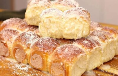 Pão Doce Fofinho Com Cobertura De Coco E Leite Condensado....
