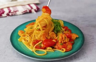 Macarrão Com Camarão Alho E Tomate Cereja